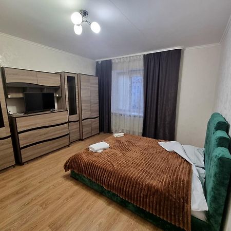 Port City Apartment Lutsʼk Екстериор снимка